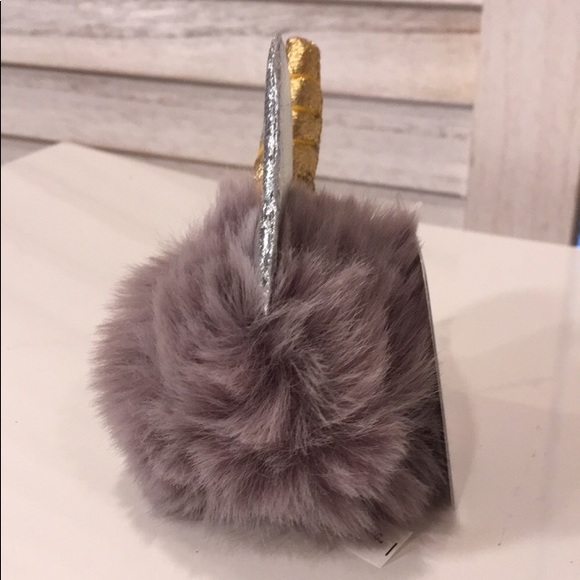 Pom Clip- NWT - ** Free with any Purchase** - Picture 2 of 8